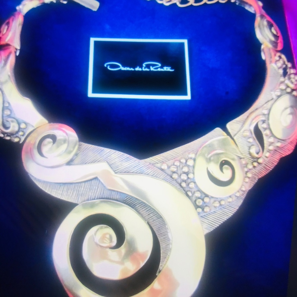 OSCAR DE LA RENTA GOLDEN NECKLACE IN ORIGINAL BOXE - Picture 13 of 16